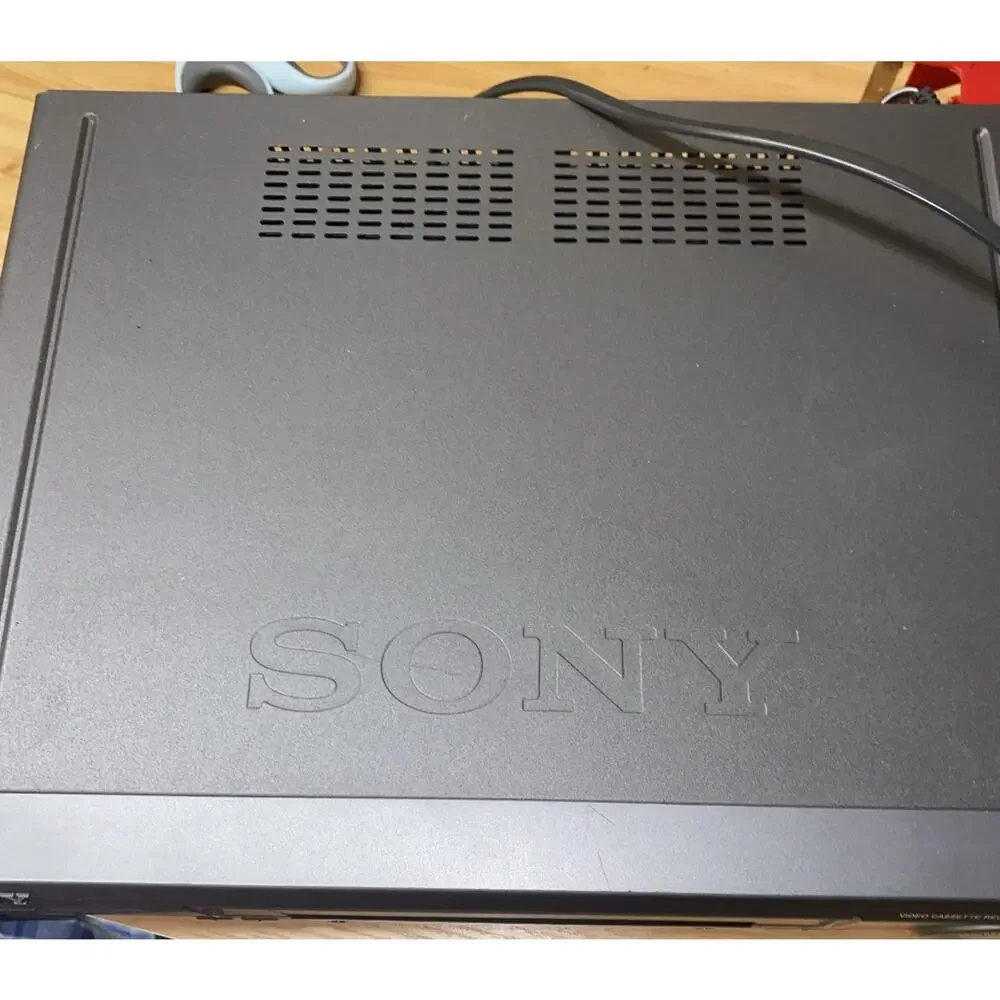 Sony SLV-662HF VCR Hi-Fi Stereo VHS Player/ Won’t Play- Parts Only Powers On